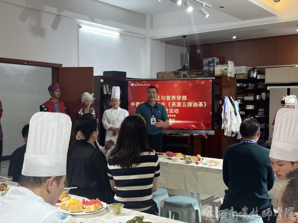 烹饪与营养学部副主任刘东升主持活动.png