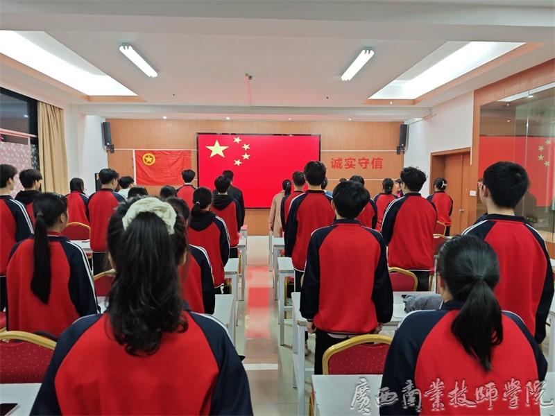 奏唱国歌现场.jpg