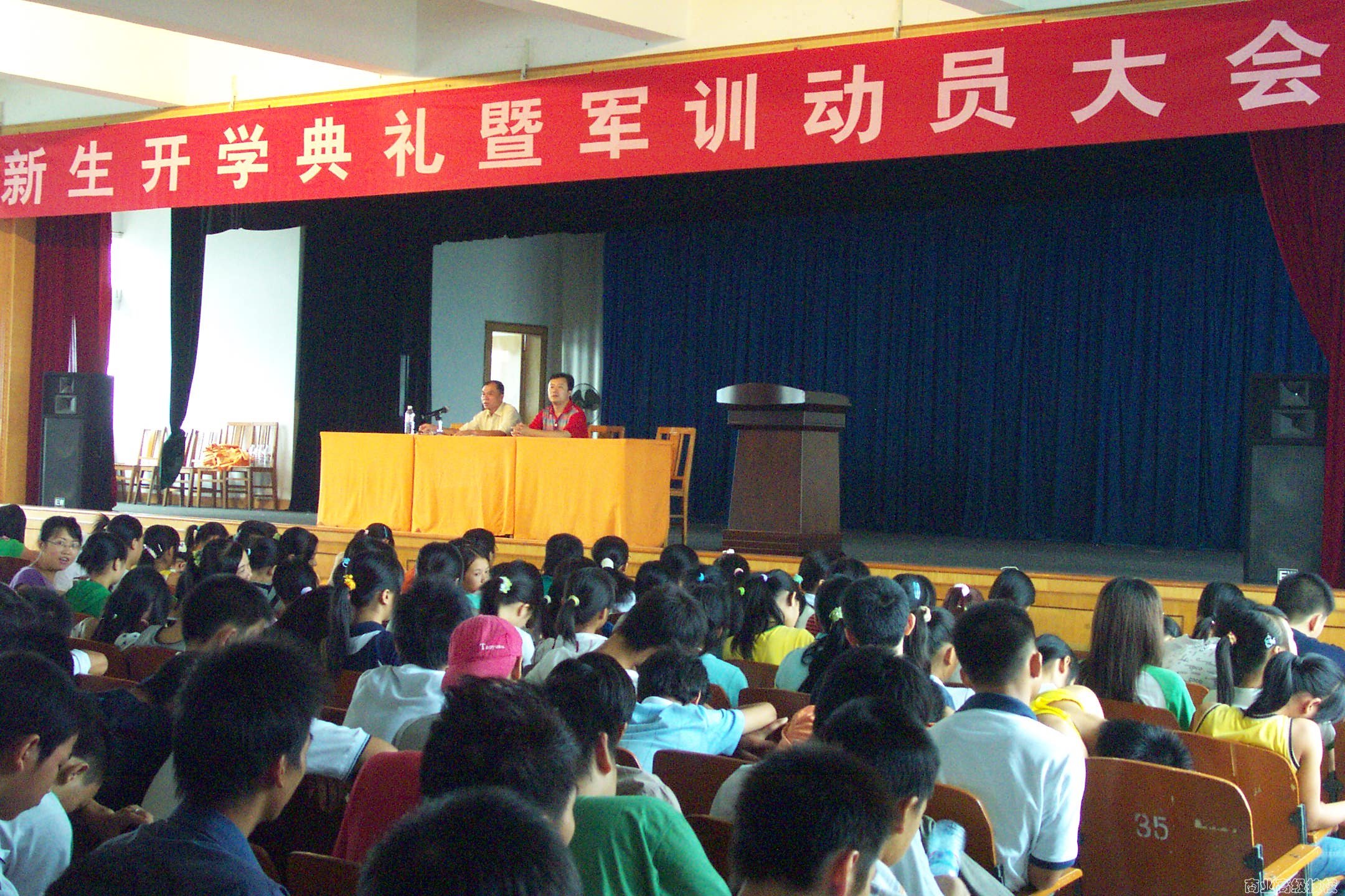 我校邀请桂林市司法局毛副局长到我校开展法制讲座