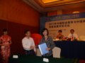 我校袁娅副书记与北京花家怡园黄光经理在“校企合作优秀院校”表彰会上签约