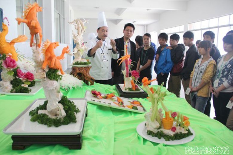 烹饪旅游系专业技能展示迎2013年春季班新生