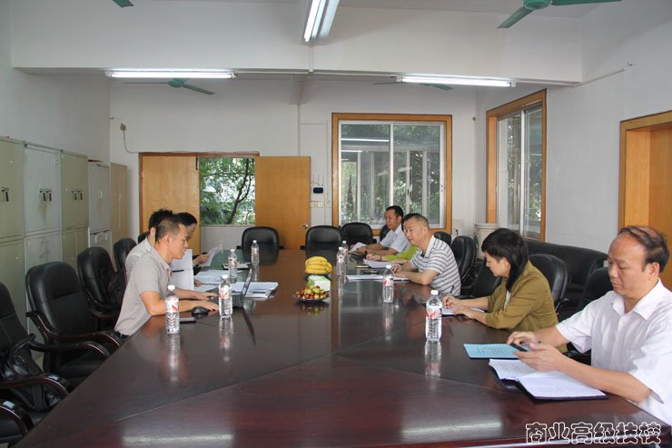 广西中等职业教育示范特色学校中期检查小组莅临我校指导工作