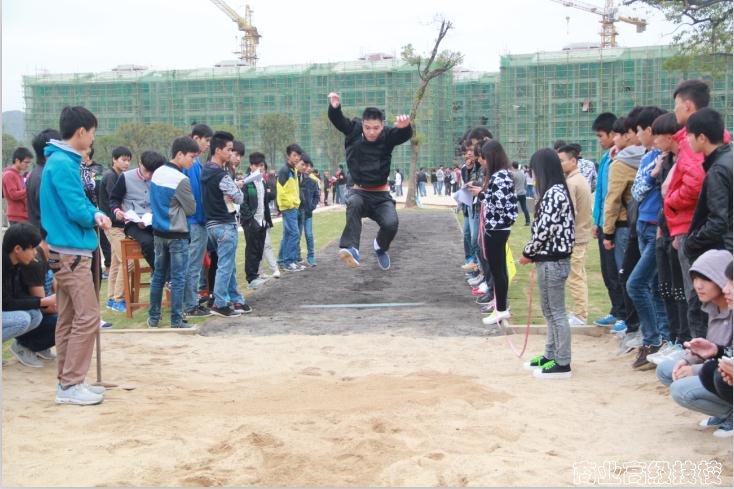 我校举行2014年秋季运动会