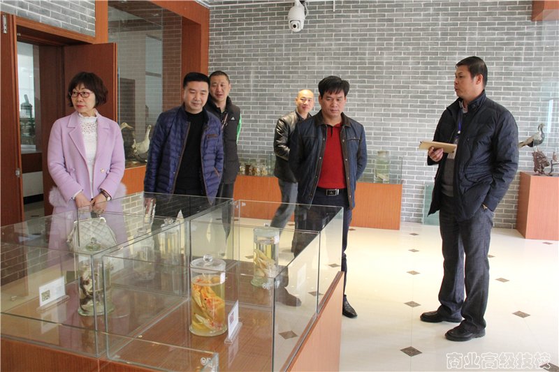 广西桂林商贸旅游技工学校到我校进行教育工作经验交流