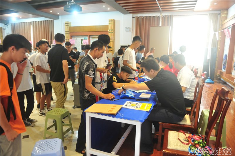 广西商业技师学院顺利开展2019-2020秋季学期开学报到注册工作