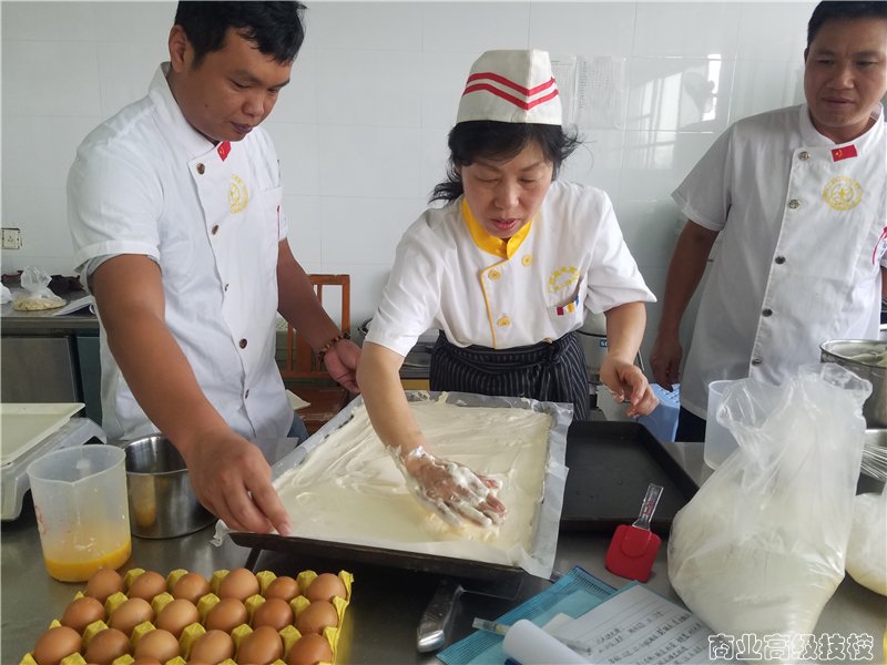 广西商业技师学院圆满完成广西电子高级技工学校烹饪专业教师培训