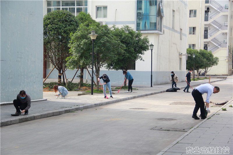 卫生消毒提前备，开学安全牢记心——广西商业技师学院卫生消毒总动员！