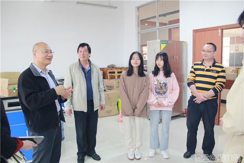 桂林旅游学院教务处领导莅临广西商业技师学院交流指导