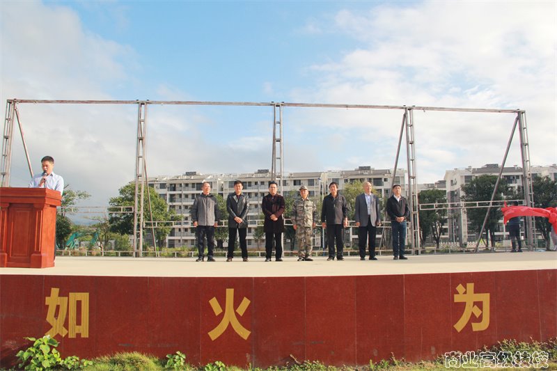 戎装展英姿，学子扬军魂——广西商业技师学院2021年新生变“新军”
