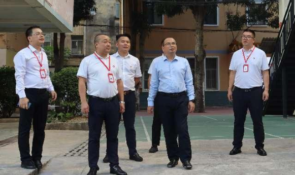 调研组在学院听取工作汇报并讲话.png