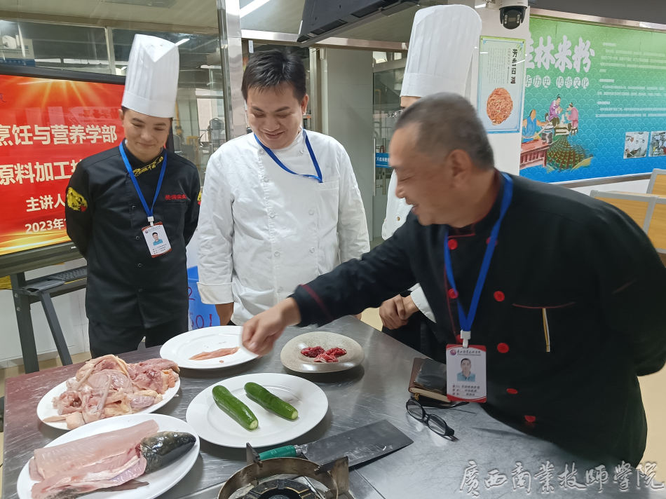 周建华老师对鸡的出肉加工技巧方面进行分享.png