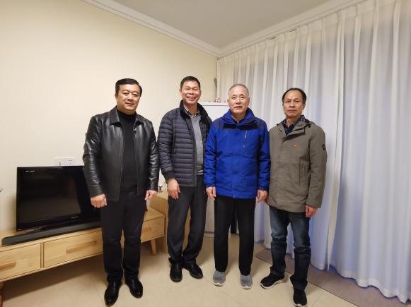 学院领导班子节前走访慰问退休党员活动纪实