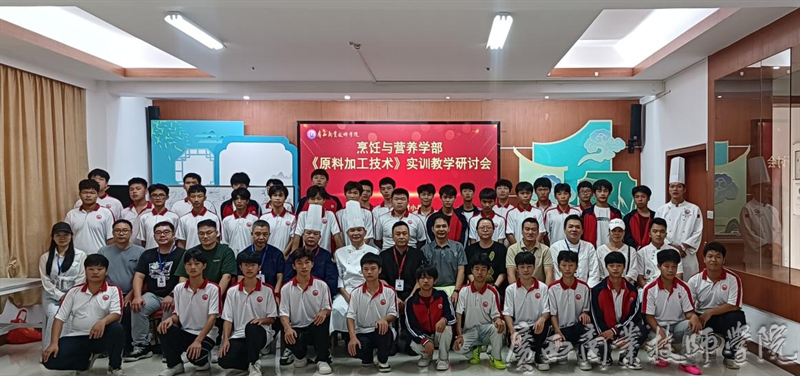 活动现场大合影.png