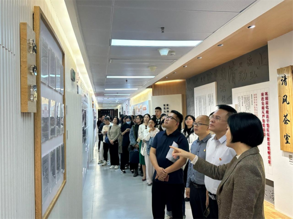 现代服务党支部发展党员联学共建党日活动