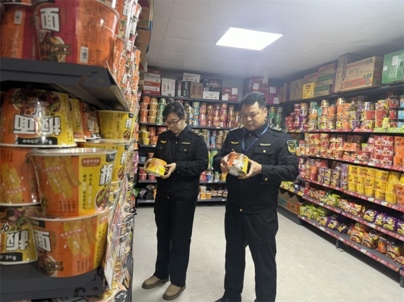 桂林市秀峰区市场监督管理局甲山所带队进校开展春季学期食品安全检查工作